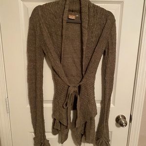 Buckle Daytrip brand high low sweater wrap